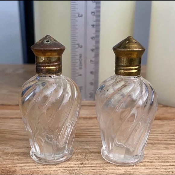 Vintage Mid-Century Brass & Glass Salt and Pepper Shakers | MCM Wheelbarrow Cart - Picture 8 of 10